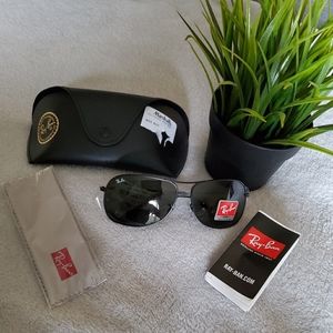 Brand New with Tag Ray-Ban sunglasses Men or Women